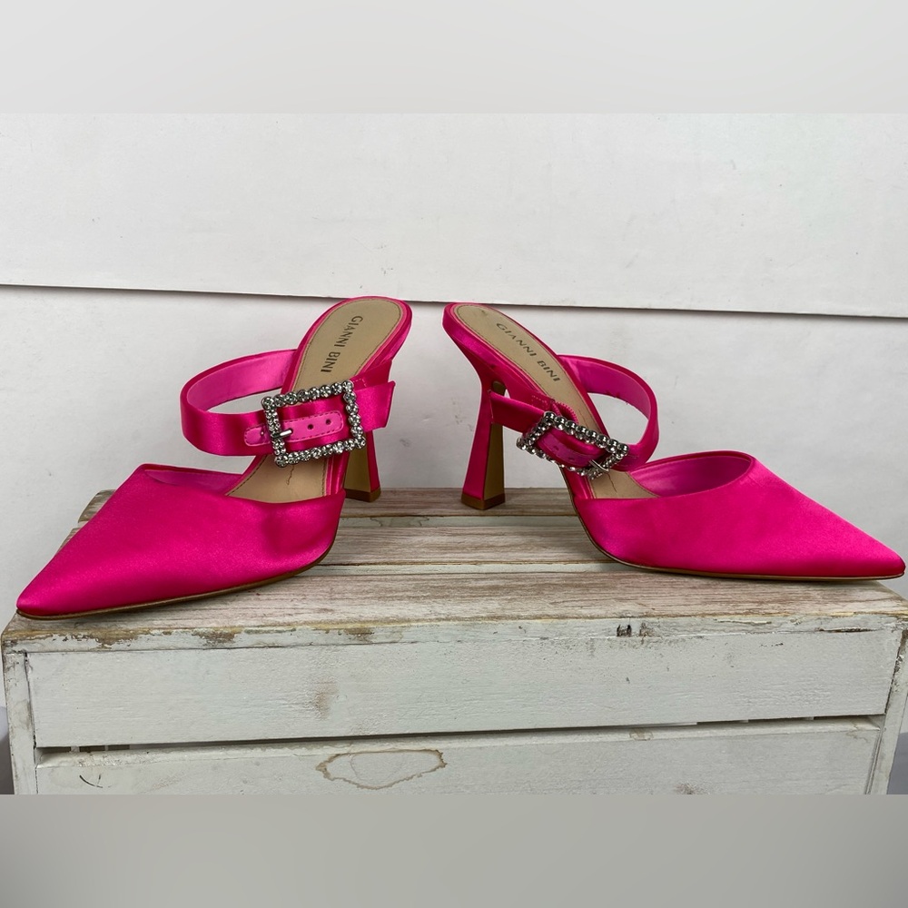Gianni Bini Hot Pink Fuschia Satin jeweled heels with curvy heel size 7M Barbie - Picture 4 of 13